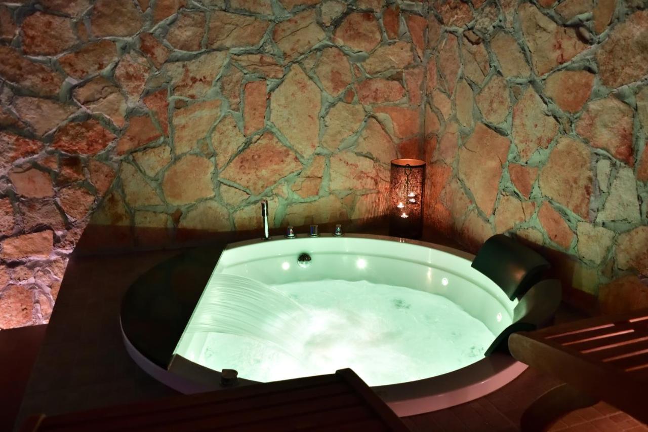 רוסוליני Spa Room Sicilia - Intera Casa Con Spa Privata Jacuzzi Sauna Bagno Di Vapore Ad Uso Illimitato מראה חיצוני תמונה