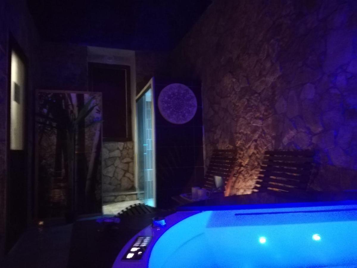 רוסוליני Spa Room Sicilia - Intera Casa Con Spa Privata Jacuzzi Sauna Bagno Di Vapore Ad Uso Illimitato מראה חיצוני תמונה