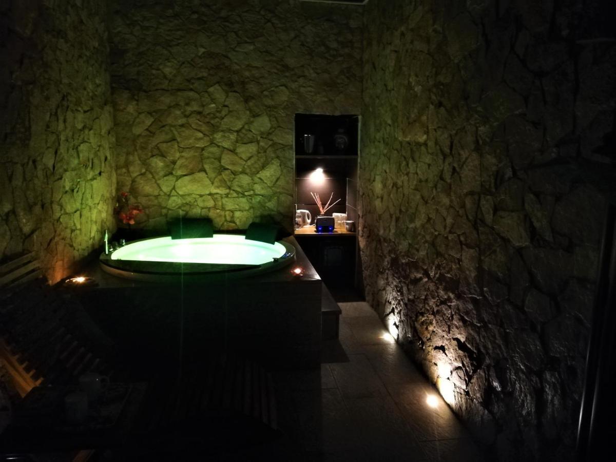 רוסוליני Spa Room Sicilia - Intera Casa Con Spa Privata Jacuzzi Sauna Bagno Di Vapore Ad Uso Illimitato מראה חיצוני תמונה