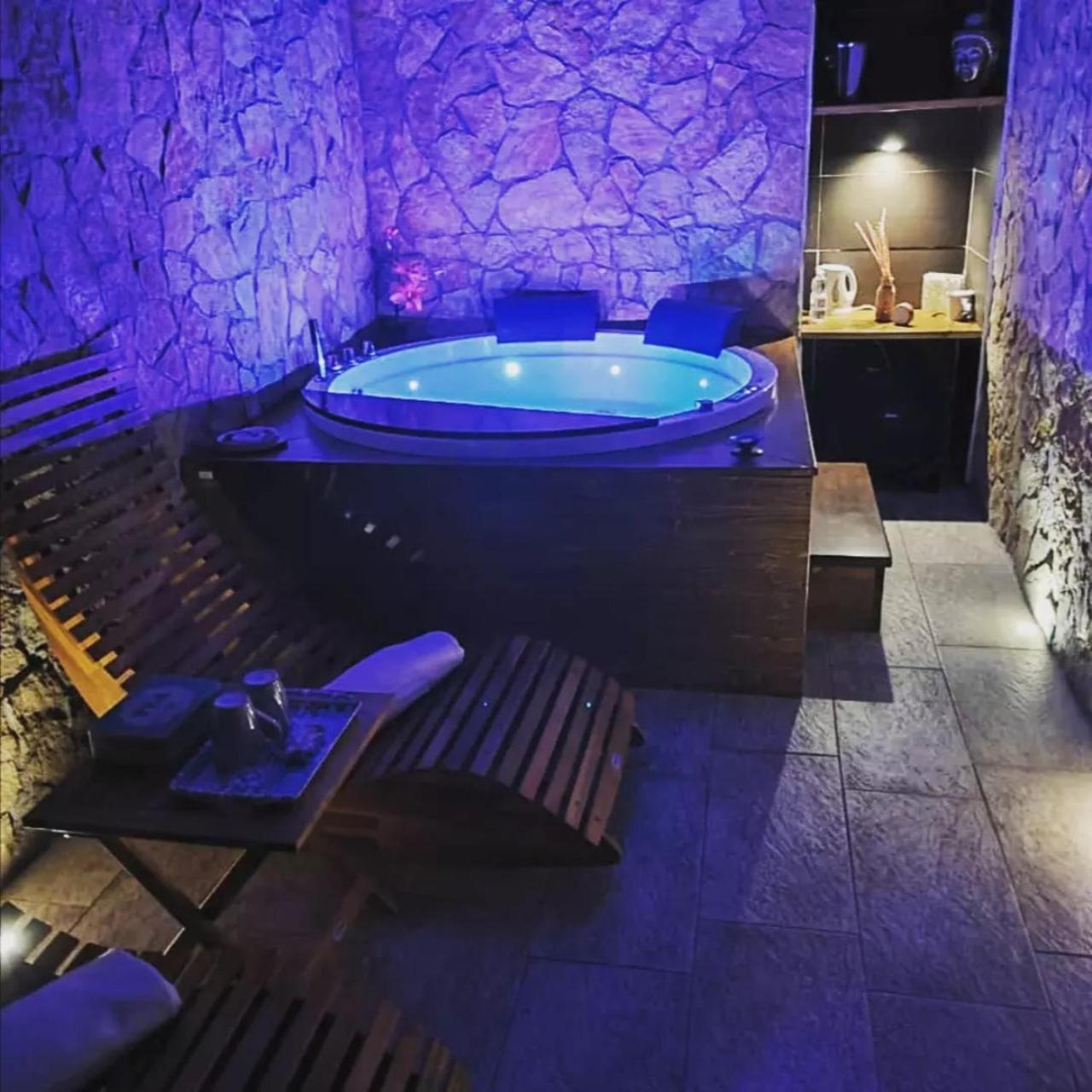 רוסוליני Spa Room Sicilia - Intera Casa Con Spa Privata Jacuzzi Sauna Bagno Di Vapore Ad Uso Illimitato מראה חיצוני תמונה